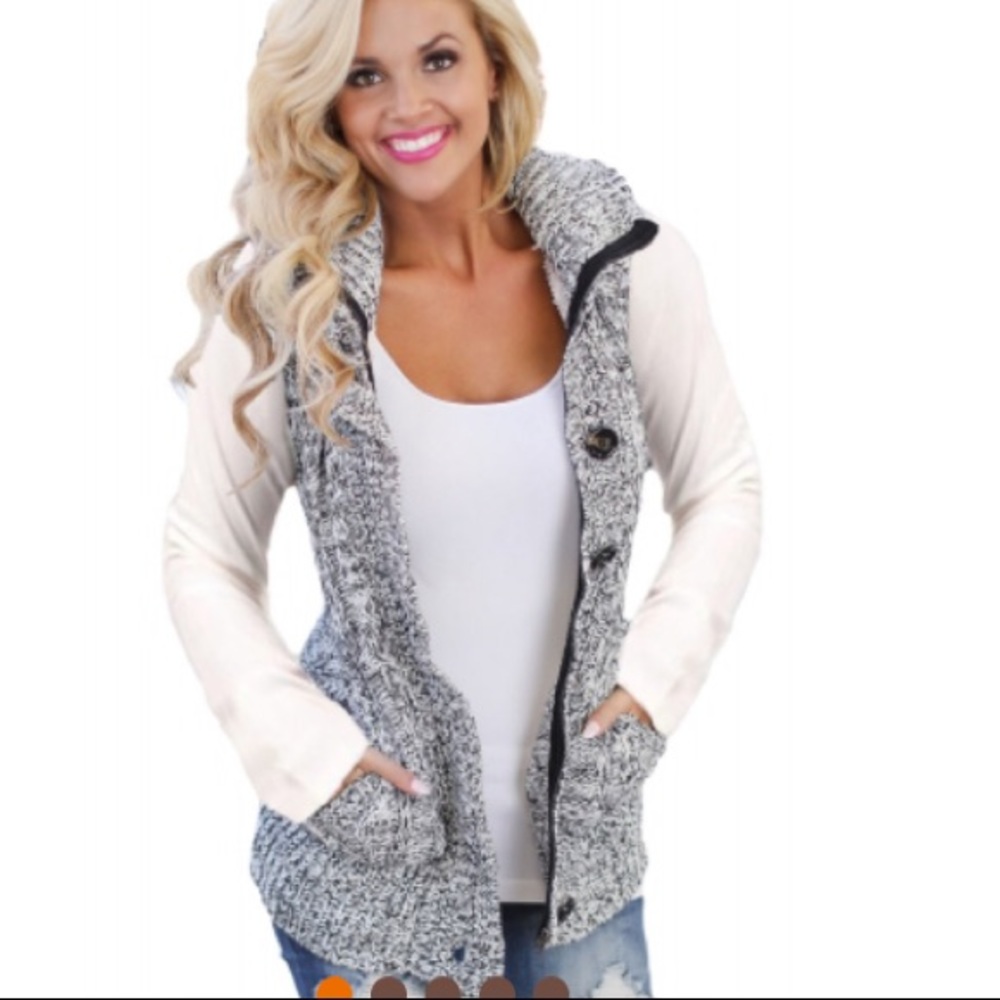 Cable knit hooded sweater Vest